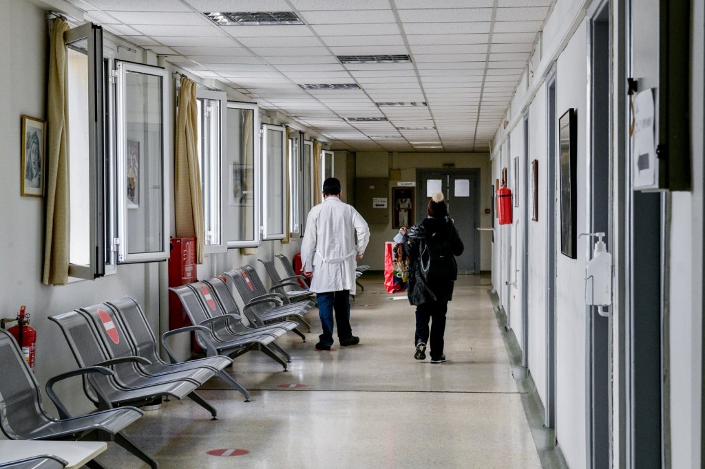 Στο τραπέζι παραμένει η «επίταξη» ιδιωτών γιατρών