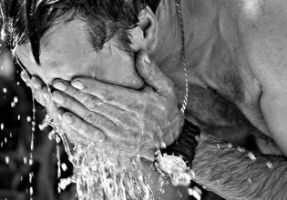 Καύσωνας: Πώς εκδηλώνεται η θερμική εξάντληση – Συμπτώματα και τρόποι αντιμετώπισης