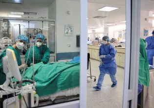 Παρατεταμένος καύσωνας και κορονοϊός: Οι δύο απειλές του φετινού καλοκαιριού για την υγεία