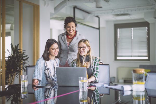 Τεχνητή νοημοσύνη: Πόσο την εμπιστεύονται οι εργαζόμενοι;