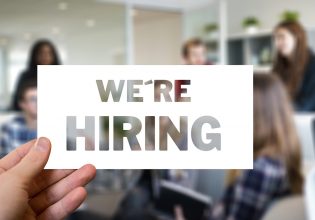 Εργασία: Τέσσερις στις δέκα εταιρείες δημοσιεύουν ψεύτικες αγγελίες, σύμφωνα με έρευνα