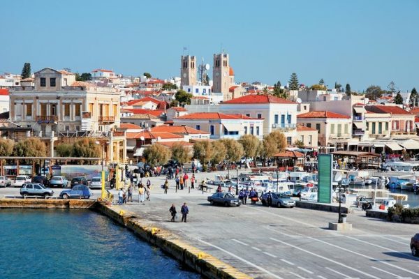 Αίγινα: Διαρρήκτες πιάστηκαν με τα κλοπιμαία προσπαθώντας να μπουν στο πλοίο για Πειραιά