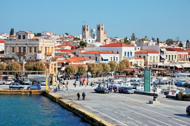 Αίγινα: Διαρρήκτες πιάστηκαν με τα κλοπιμαία προσπαθώντας να μπουν στο πλοίο για Πειραιά