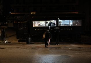 Ακρίβεια: Στη μέγγενη η Ελλάδα – 4 στους 10 Έλληνες αδυνατούν να έχουν ένα πλήρες γεύμα