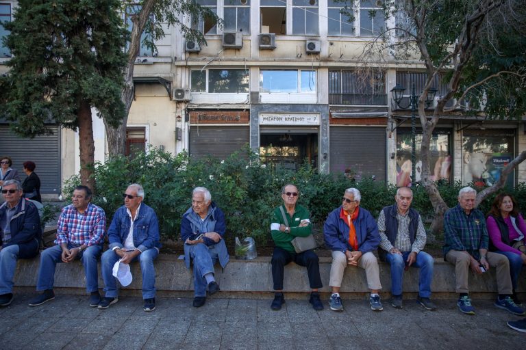 Συντάξεις: Σοκ από τις επιπτώσεις του δημογραφικού