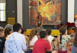 Μαρία Καρυστιανού: Λόγια καρδιάς στα παιδιά του «Δημήτρειου» ΚΔΑΠ Μοσχάτου