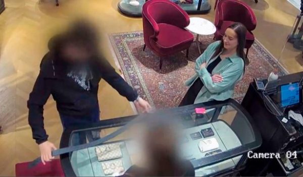 Βρετανία: Στη φυλακή καθηγήτρια για σεξουαλικές σχέσεις με δύο μαθητές της – Από τον έναν έμεινε έγκυος