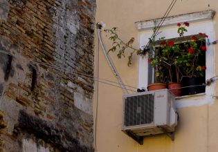 Καύσωνας: Πρακτικοί τρόποι για να δροσιζόμαστε αλλά να μην πληρώνουμε μια περιουσία στο ρεύμα