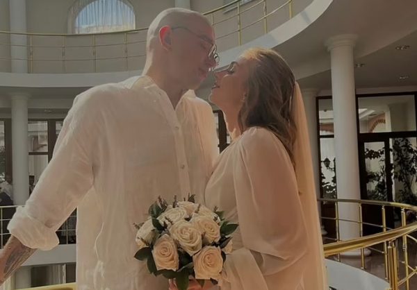 Έπεσε γυμνή στο κενό τη νύχτα του γάμου της – Αρνείται την εμπλοκή ο σύζυγός της