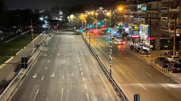 Τροχαίο με ανατροπή οχήματος στη λεωφόρο Ποσειδώνος στο ύψος της Καλλιθέας