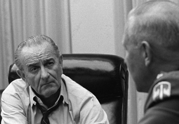 ΗΠΑ: Τι συνέβη την τελευταία φορά που υποψήφιος πρόεδρος πήρε το καπελάκι του και έφυγε