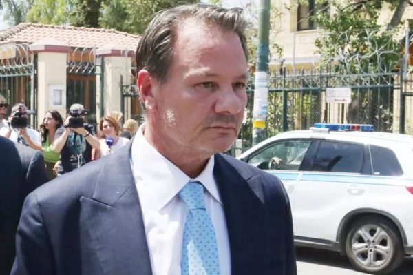 «Είναι βρωμιάρης, μας τρώει το φαγητό» – Οργή για Λύτρα στις φυλακές