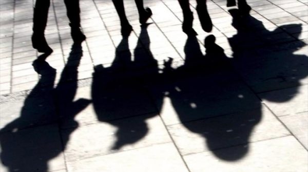 Οι εργαζόμενοι στην Ελλάδα «βλέπουν με το κυάλι» τους Λιθουανούς και τους Ρουμάνους