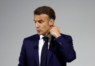 Γαλλία: Πυξίδα για την επόμενη ημέρα αναζητά ο απομονωμένος Μακρόν