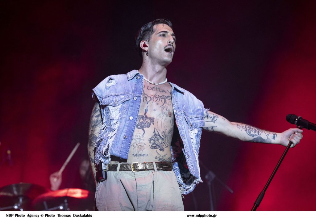 Ο Damiano David των Maneskin με την ελληνική σημαία – Το δημόσιο ευχαριστώ μετά τη συναυλία στην Ελλάδα