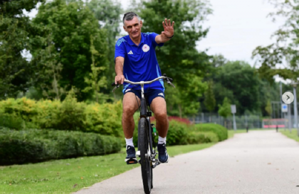 Με ποδήλατο ξεκίνησε η Κυριακή για τον Ολυμπιακό (pics)