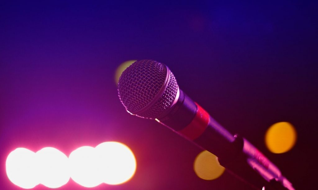 Πασίγνωστος τραγουδιστής στα «δίχτυα» της Οικονομικής Εισαγγελίας – Δεσμεύτηκε η περιουσία του