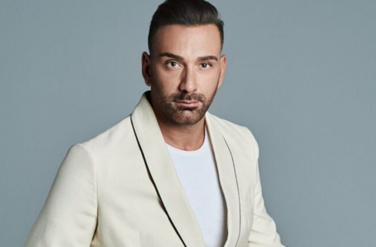 Στη Μύκονο ο Νίκος Κοκλώνης – Ξέγνοιαστες στιγμές στο νησί των Ανέμων