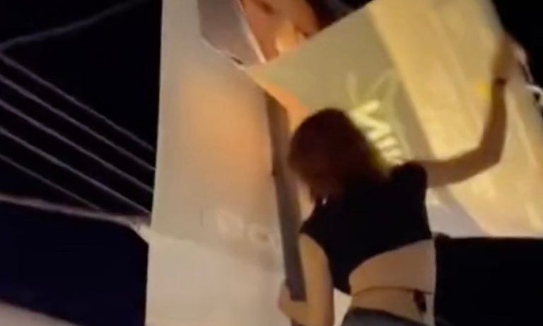 Λαρισαίες θαυμάστριες του Οικονομόπουλου κάλεσαν την Πυροσβεστική για μια αφίσα ενώ υπήρχε δασική πυρκαγιά