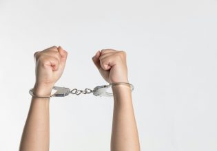 Ενδοοικογενειακή βία: Γυναίκα απείλησε τον σύζυγό της με μαχαίρι – O 49χρονος εγκατέστησε panic button