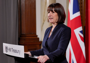 Ρέιτσελ Ριβς: «Θα κάνουμε τη Βρετανία να χτίσει ξανά» – Τι είπε στην πρώτη της ομιλία