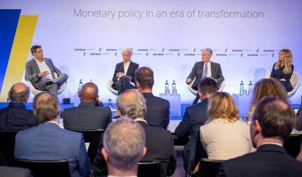 Επιτόκια: Τι κρατάει ξάγρυπνους την Λαγκάρντ και τον Πάουελ – Τι δεν είπαν για το θέμα