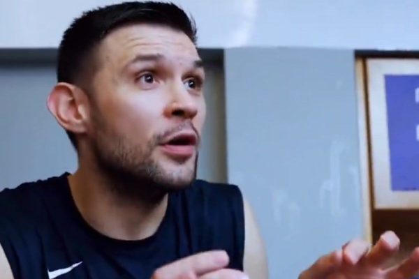 Ο Παπανικολάου επιμένει για τα… παπούτσια του Αντετοκούνμπο