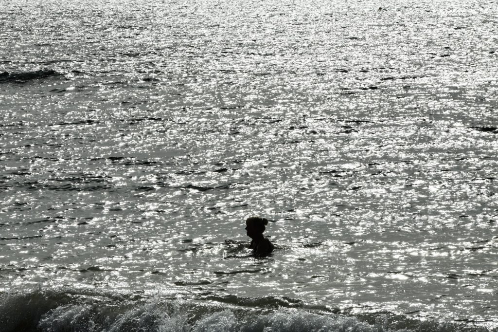 Οι παραλίες της Αττικής που είναι ακατάλληλες για κολύμπι – Τα στοιχεία της δειγματοληψίας