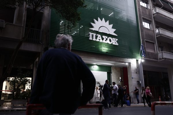 ΠΑΣΟΚ: Εβδομάδα «φωτιά» στη Χαριλάου Τρικούπη – Μοιράζει ξανά την τράπουλα η υποψηφιότητα Διαμαντοπούλου