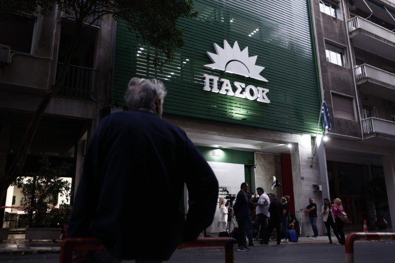 ΠΑΣΟΚ: Εβδομάδα «φωτιά» στη Χαριλάου Τρικούπη – Μοιράζει ξανά την τράπουλα η υποψηφιότητα Διαμαντοπούλου