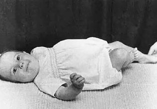 Έψαχνε όλη της τη ζωή τον γιο της – Η συγκινητική επανασύνδεση μετά από δεκαετίες