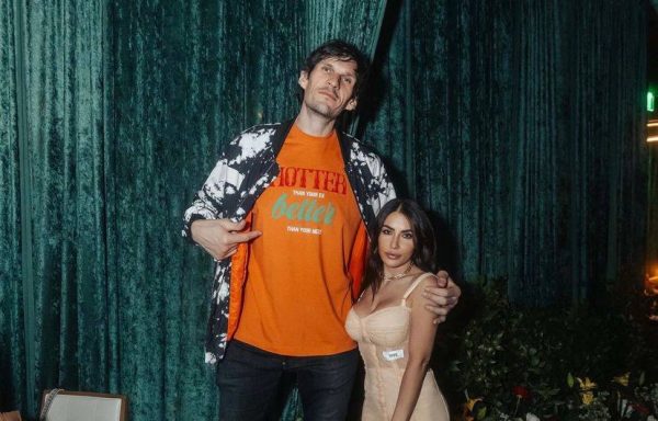 Ο Μπόμπαν Μαριάνοβιτς βρέθηκε στη Μύκονο και οι φαν έτρεξαν να φωτογραφηθούν μαζί του