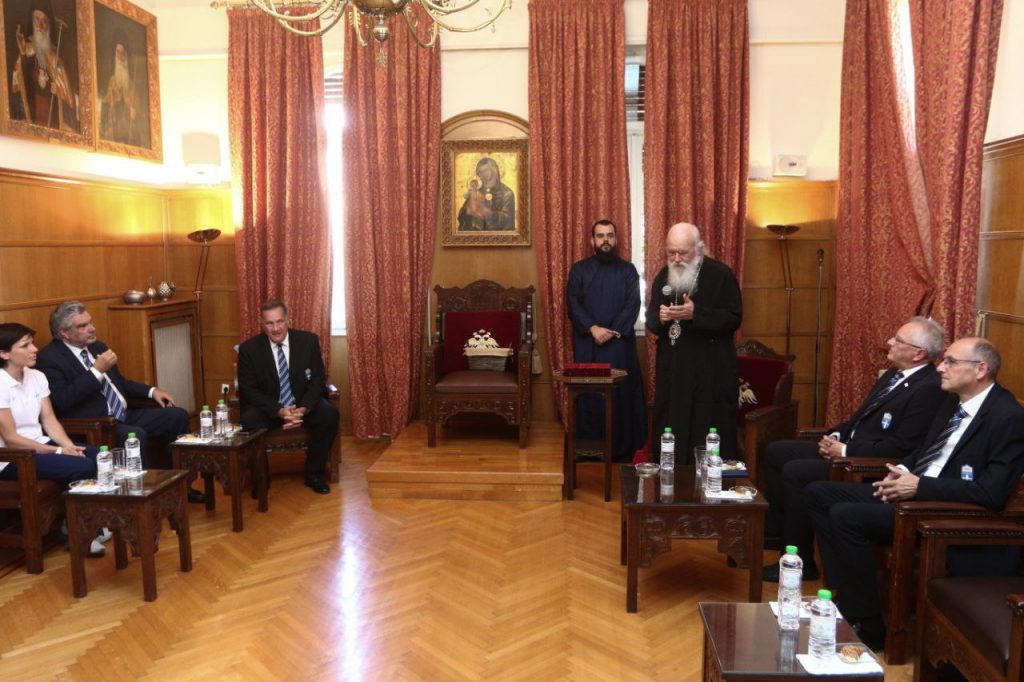 Η αποκάλυψη του Αρχιεπίσκοπου για το άθλημα που έκανε σε νεαρή ηλικία και οι ευχές στην Ολυμπιακή ομάδα (pics)