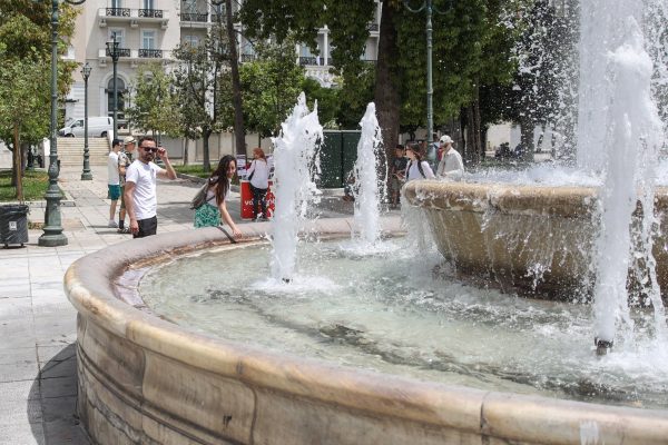 Καύσωνας: Διανύσαμε τον θερμότερο Ιούνιο από το 1960 – Πόσο ανέβηκε η μέση θερμοκρασία (γραφήματα)