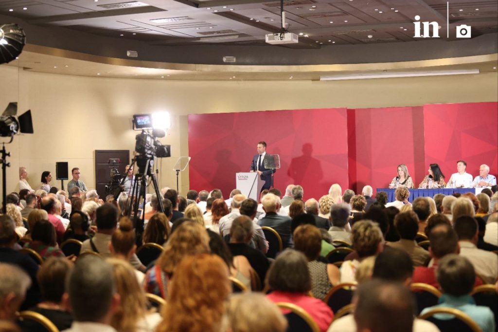 ΣΥΡΙΖΑ: Σύγκρουση δύο κόσμων σε μία μαραθώνια συνεδρίαση – Τι κατέγραψε ο φακός του in