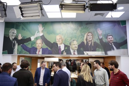 Γίνε πρόεδρος του ΠΑΣΟΚ – Oι έξι που το κατάφεραν