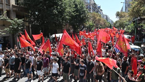 Θεσσαλονίκη: Αντιπολεμική πορεία από την ΚΝΕ – «Δεν θα γίνει η χώρα μας ορμητήριο», είπε ο Κουτσούμπας