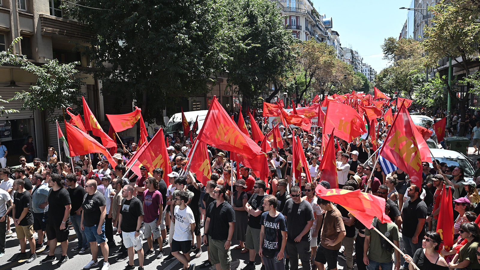 Θεσσαλονίκη: Αντιπολεμική πορεία από την ΚΝΕ – «Δεν θα γίνει η χώρα μας ορμητήριο», είπε ο Κουτσούμπας