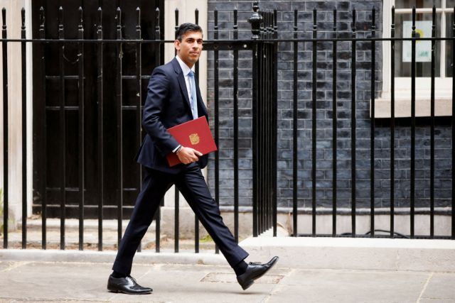 Βρετανία: Υπ΄ ατμόν ο Σούνακ μετά τη διαφαινόμενη συντριβή των Συντηρητικών