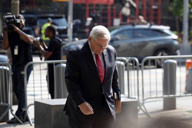 Ρόμπερτ Μενέντεζ: Πλησιάζει η ώρα της ετυμηγορίας – «Τυπικό παράδειγμα διαφθοράς», λέει ο εισαγγελέας