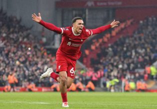 Δεν παραχωρείται στη Ρεάλ και υπογράφει νέο συμβόλαιο με τη Λίβερπουλ ο Άρνολντ