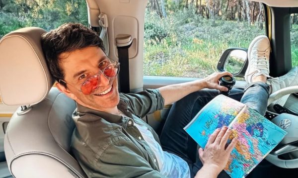 Σάκης Ρουβάς: Η βουτιά από το σκάφος με τα παιδιά του