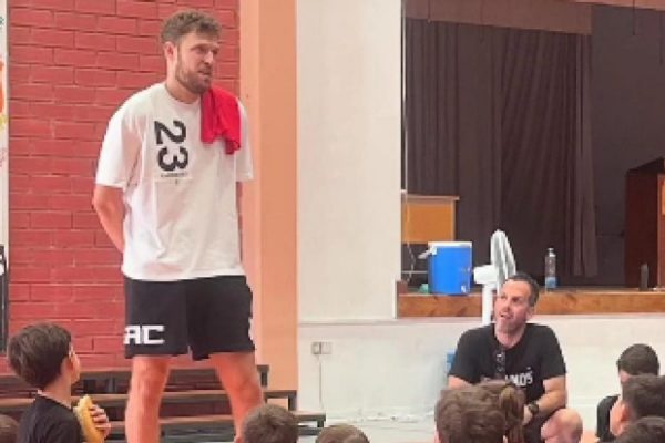 Ο Βεζένκοφ επισκέφτηκε Training Camp στην Κύπρο (vid)