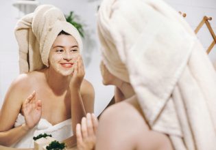 Λιπαρό δέρμα: 4 DIY μάσκες προσώπου κατά της λιπαρότητας