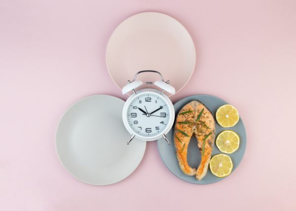 Διαλειμματική νηστεία: Οι επιστήμονες καταρρίπτουν 4 μύθους