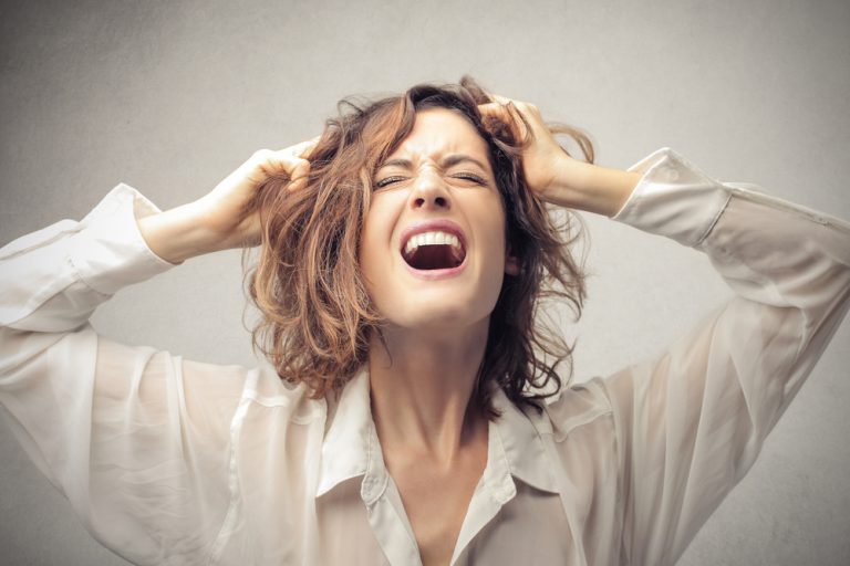 Γκρίνια: Σταματήστε τη μουρμούρα – Βλάπτει σοβαρά εσάς και τους γύρω σας