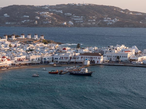 Ακίνητα: Πόσο πωλείται το τετραγωνικό στις Κυκλάδες – Αυξημένο ενδιαφέρον από ξένους