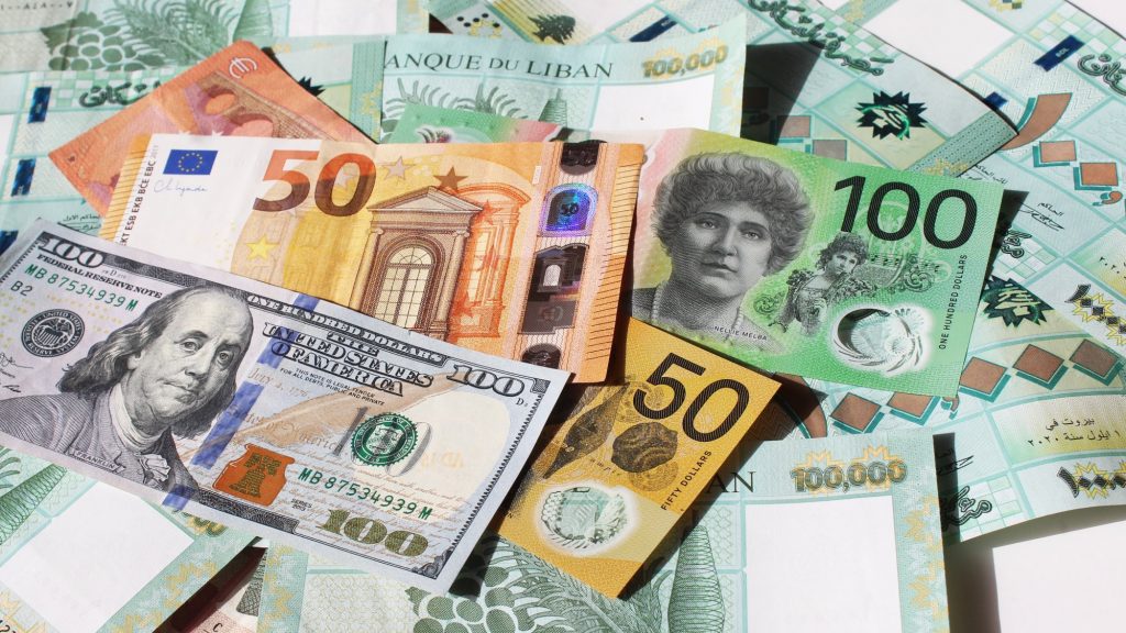 Βρετανία: Πως αυξήθηκαν οι μισθοί ταχύτερα από ΕΕ και ΗΠΑ