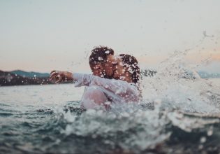 Σέξι εμφάνιση ή σέξι… προσωπικότητα; Τι μετρά τελικά περισσότερο;