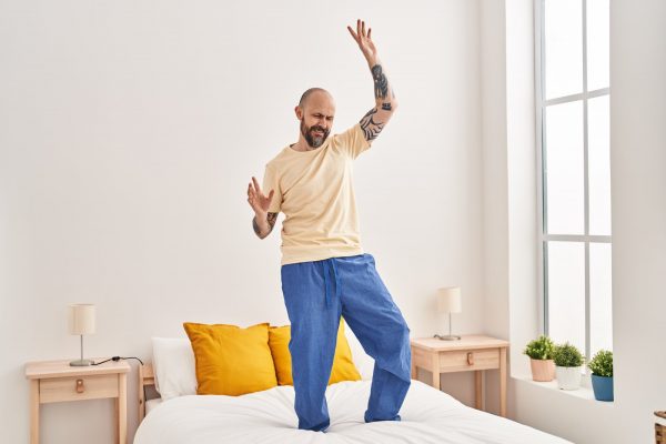 Πώς σώθηκε ο φαλακρός με την απαρηγόρητη γυναίκα στο…κρεβάτι; Ιδού οι θαυματουργές παρενέργειες της ιατρικής